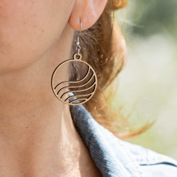 Boucles d'oreilles en bois de chêne, Grande Vague – Image 4