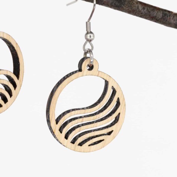 Boucles d'oreilles en bois de chêne, Mini Vague – Image 2