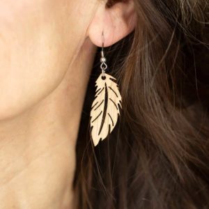 Boucles d'oreilles en bois de chêne, Plume
