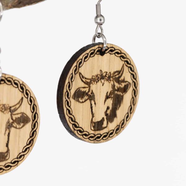 Boucles d'oreilles en bois de chêne, Vache à Fleur – Image 2