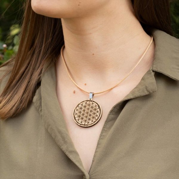Pendentif en bois de chêne, Fleur de Vie – Image 5