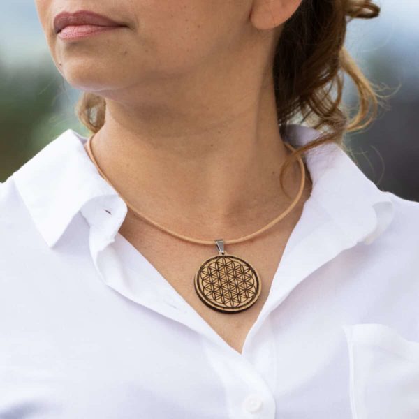 Pendentif en bois de chêne, Fleur de Vie