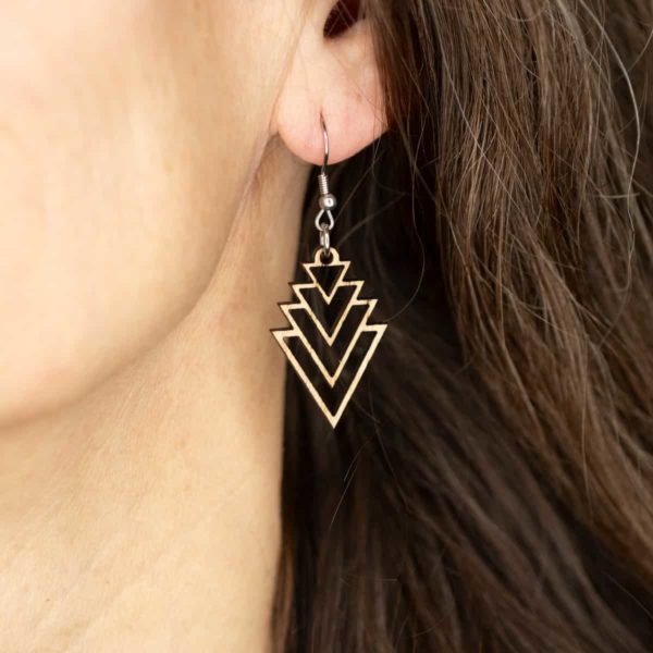 Boucles d'oreilles en bois de chêne, Triangles – Image 3