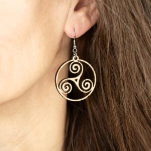 Boucles d'oreilles en bois de chêne, Triskele