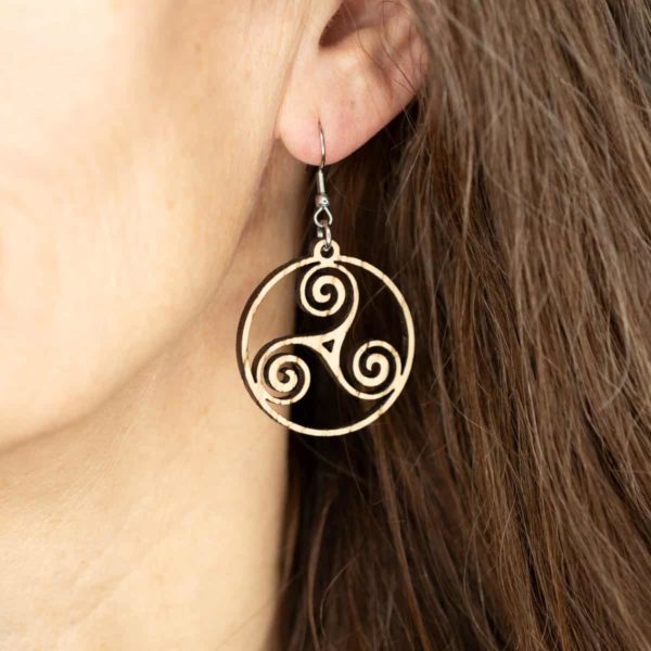 Boucles d'oreilles en bois de chêne, Triskele