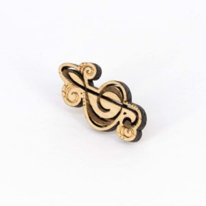 Broche en bois de chêne, Clef de Sol à fioritures