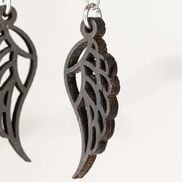 Boucles d'oreilles en bois de chêne ébonisées, Ailes d'Ange – Image 2