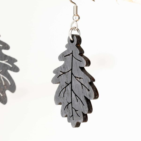 Boucles d'oreilles en bois de chêne ébonisées, Feuille de Chêne – Image 3