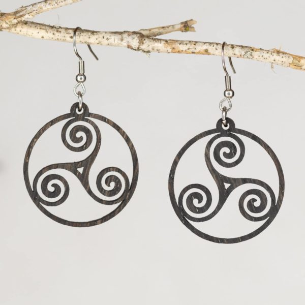 Boucles d'oreilles en bois de chêne ébonisées, Triskele